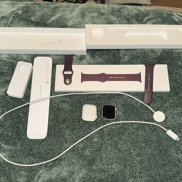 Apple Watch Series 7 41 MM - Picture 1 of 4